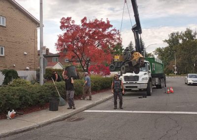 Grue pour transport de machinerie de Service de plantation d'arbres et de fertilisation pour arbres à Montréal et ses environs - Abattage Arbre Montréal