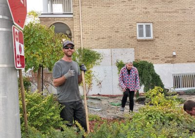 Service de plantation d'arbres et de fertilisation pour arbres à Laval et ses environs - Abattage Arbre Montréal